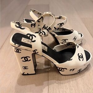 CHANEL CC Women's White and Black Platform Heels Rare 🔥